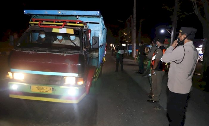 Antisipasi Penyebarn Virus PMK  di Mojokerto,  Polres Gelar Operasi Sapi di Perbatasan