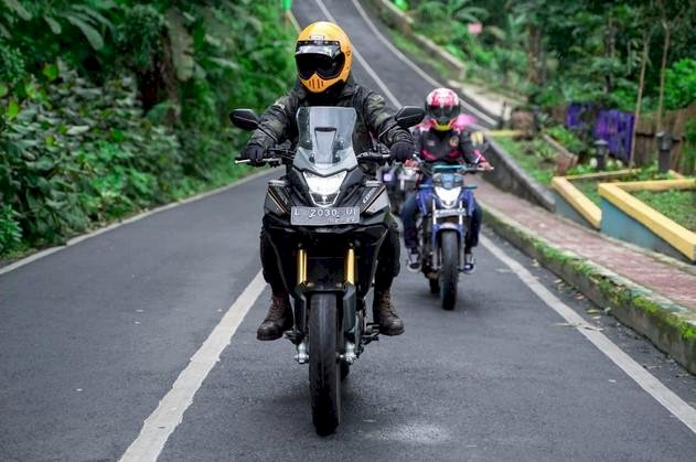 Lima Tips #Cari_Aman Berkendara Motor Hadapi Tanjakan