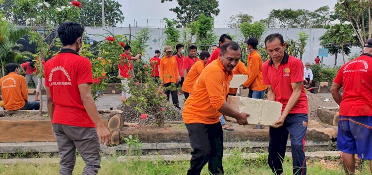 Napi Lapas I Surabaya Dibekali Ketrampilan Pertukangan