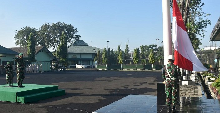 Tingkatkan Rasa Nasionalisme, Prajurit Korem 084/BJ Laksanakan Upacara Bendera