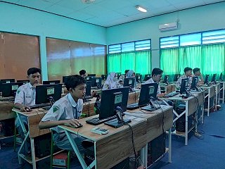 Ciptakan Aplikasi Ujian Online, MAN 2 Tuban Laksanakan PAT-BKS