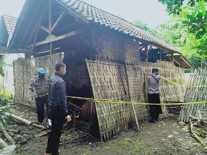 Rumah Warga di Alas Tengah Probolinggo Dirusak Massa