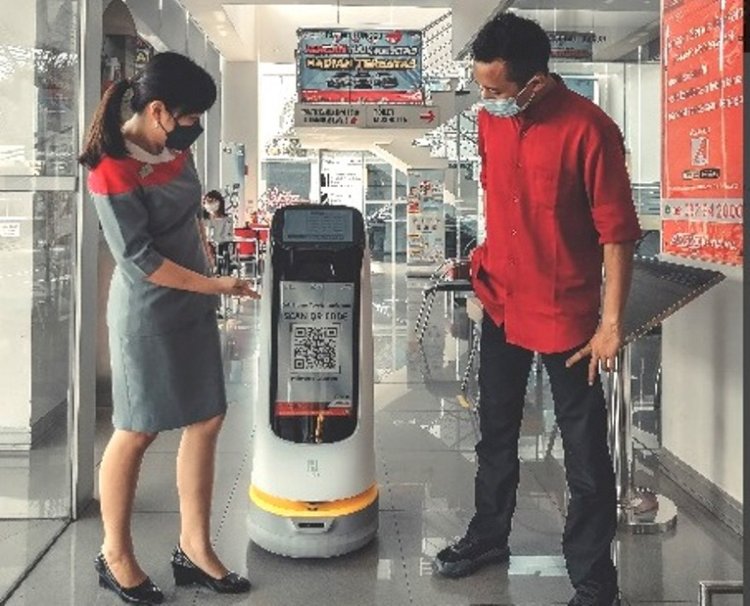 Robot Pelayanan Hadir di Dealer Auto2000 Surabaya Kertajaya dan Basuki Rachmat