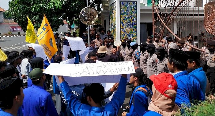 Satu Tahun Kepemimpinan Bupati Aditya Halindra Faridzky, PMII Demo Pemkab Tuban