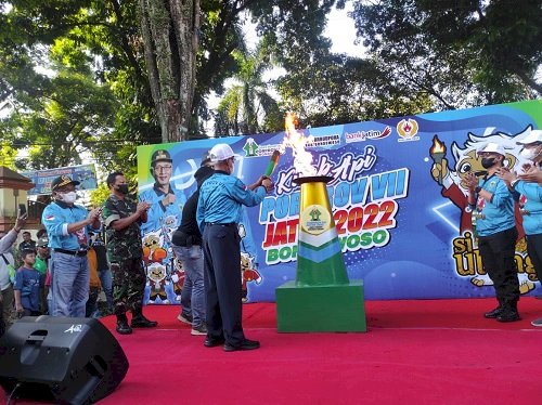 Bupati Salwa Sambut Kirab Api Porprov VII Jatim Gunung Ijen 'Blue Fire'