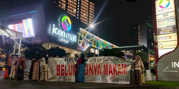 Tak Ada Masjid dan Makam, Warga Green Garden Tagih Janji ke Pengembang Tengah Malam