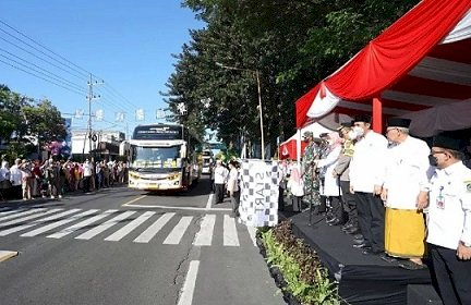 Bupati Ipuk Lepas Keberangkatan 444 CJH