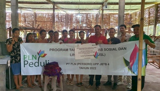 Dukung Usaha Tenun Lokal, PLN Bantu Pengrajin Tenun Tebusalah Bali