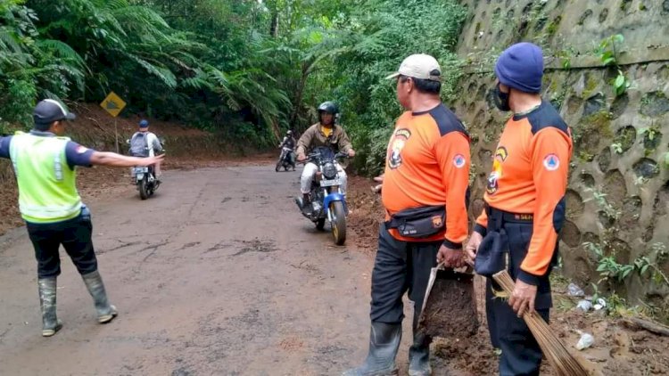 Akhirnya Jalur TWA Kawah Ijen Dibuka Lagi Usai 5 Hari Tertimbun Longsor