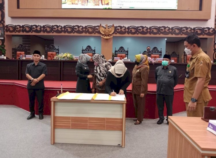 Dewan Rapat Paripurna Persetujuan Tiga Raperda