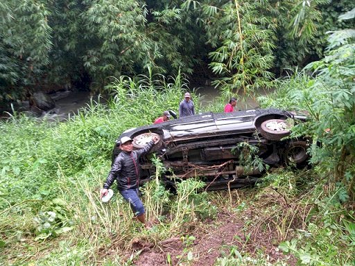 Usai Berlibur di Ijen, Satu Keluarga Terperosok ke Jurang