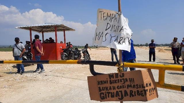 Aktivitas Pengurukan PT SAG di Tuban, Digeruduk Warga Setempat