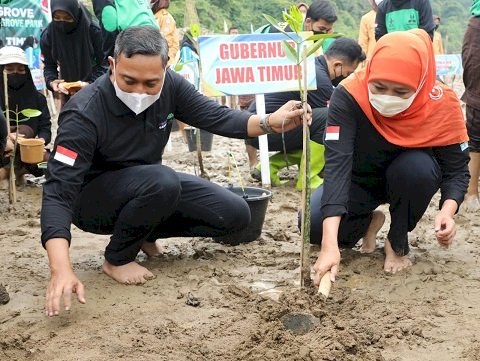 Kementerian LHK Anugerahi Gubernur Khofifah Penghargaan Nirwasita Tantra 2021