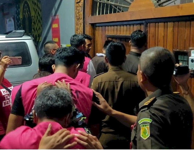 Kejari Situbondo Tahan 6 Tersangka Korupsi UKL UPL