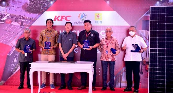 KFC Indonesia Kembangkan PLTS dan SPKLU di Gerainya