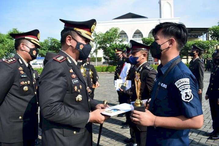 Kapolresta Sidoarjo Beri Penghargaan kepada 117 Anggota