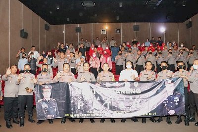 Kapolresta Banyuwangi Nobar Film Sayap-sayap Patah