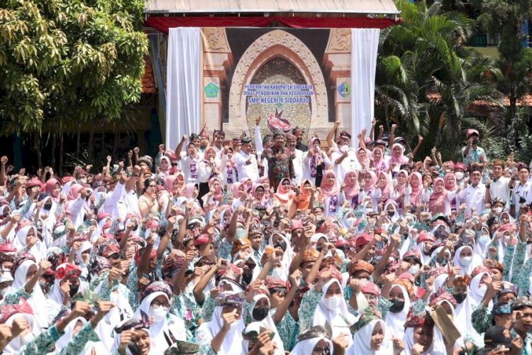 Siswa SMPN 4 Sidoarjo Bikin 1.300 Udeng Pacul Gowang