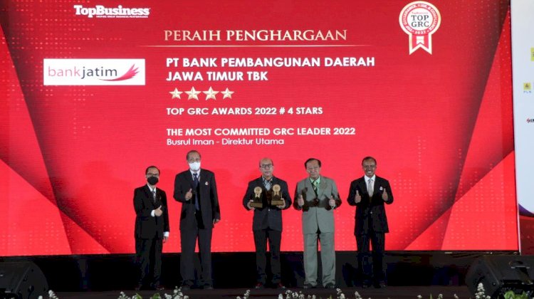 Bank Jatim Raih 2 Penghargaan Top GRC Award 2022