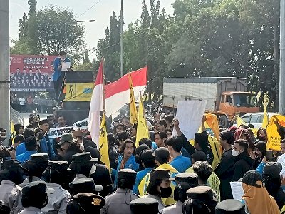 Datangi Gedung Dewan, Ratusan Mahasiswa Probolinggo Tolak Kenaikan BBM