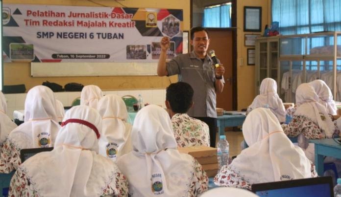 SMPN 6 Tuban Kembangkan Majalah Sekolah, Siswa Terima Pelatihan Jurnalistik Dasar