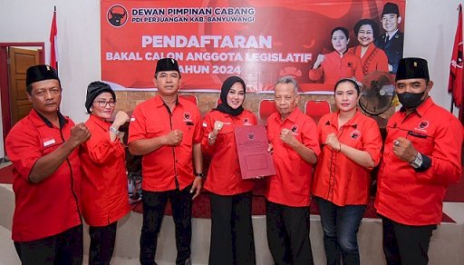 Desi Prakasiwi Resmi Daftar Bacaleg PDIP