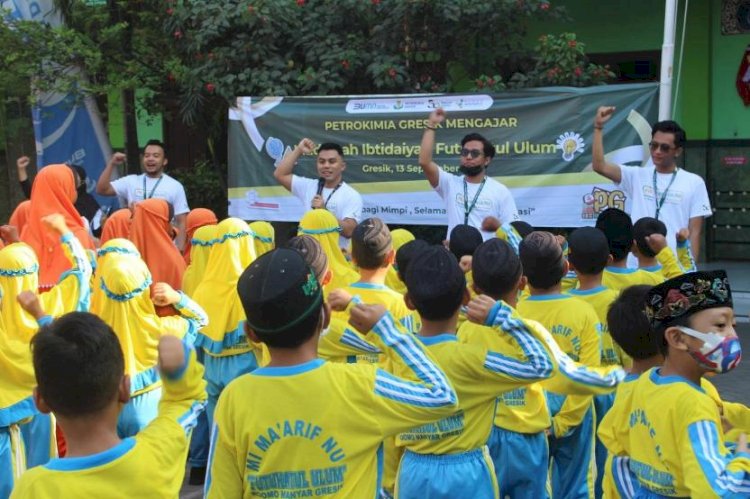 Petrokimia Gresik Gelar Program Mengajar