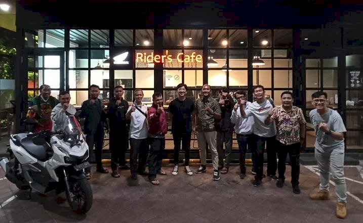 Bikers Honda ADV Kopdar di MPM Riders Cafe