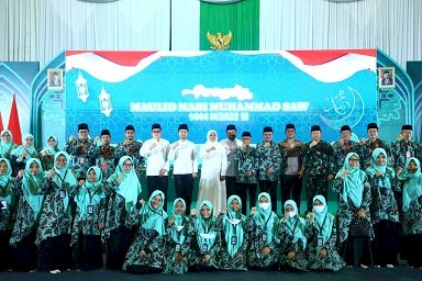 Lepas Keberangkatan Kafilah Jatim ke MTQ Nasional Ke-29 di Banjarmasin, Gubernur Khofifah : Jadi Referensi Membangun Kehidupan Generasi Qurani Penuh Kasih dan Damai