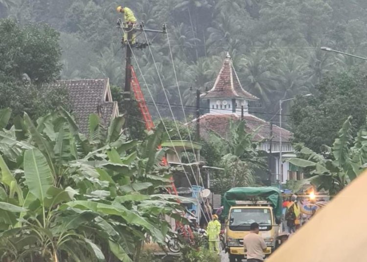 Terdampak Banjir, PLN Stop Sementara Pasokan Listrik