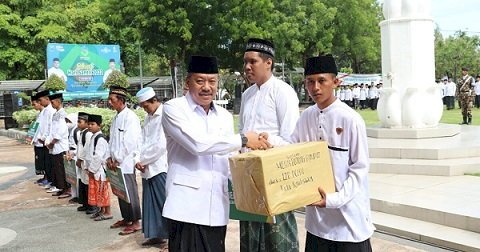 Pemkab Bantu 850 Santri dari Kaum Duafa