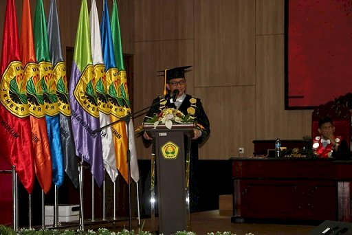 Unej Gelar Wisuda Periode II 2022/2023