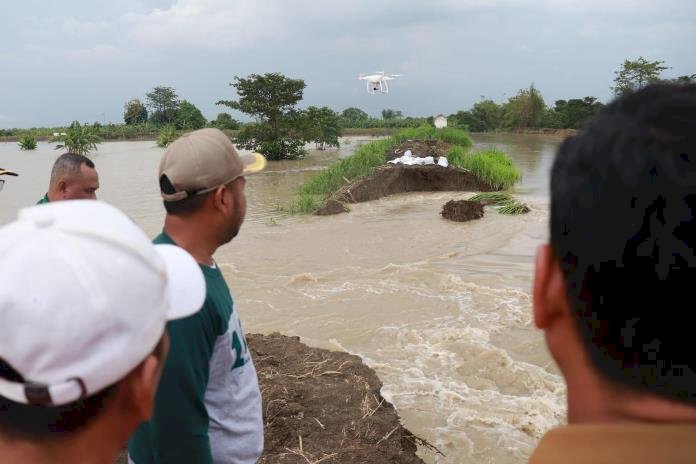 Tanggul  Anak Kali Lamong Jebol , Bupati Gresik Perintahkan Evakuasi Warga Terdampak