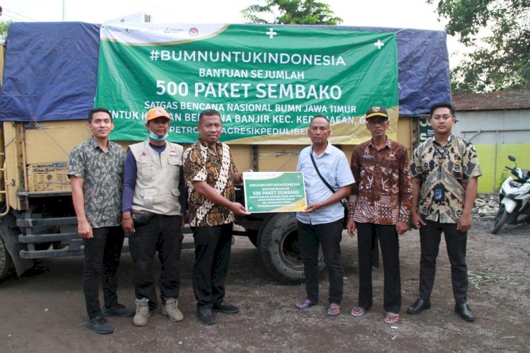 Petrokimia Gresik Bantu Korban Banjir Cermen