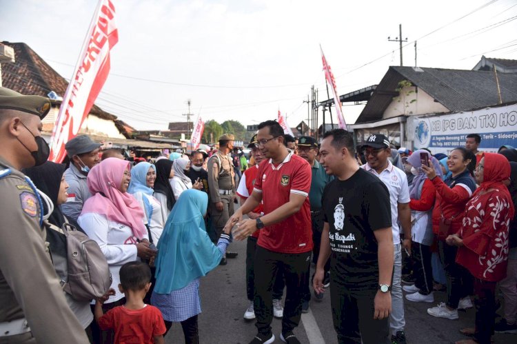 Bupati Jalan Sehat Bareng Warga Tarik