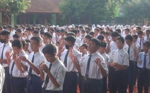 Guru dan Siswa SMP Gelar Salat Gaib dan Galang Donasi