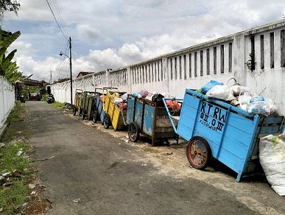 Banyuwangi Darurat Sampah, Belatung Dimana-mana