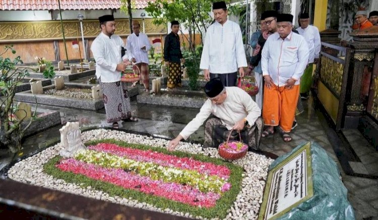 Presiden PKS Sowan ke Ponpes Tebuireng Jombang