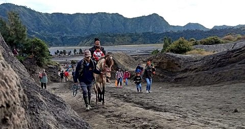 Gelar Ritual Megeng Wulan Kapitu, Wisatawan Bromo di Batasi