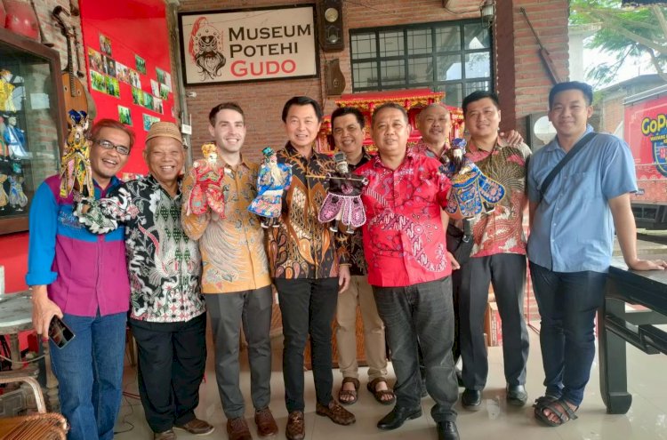 Konjen AS Kunjungi Klenteng Hong San Kion dan Museum Potehi Gudo