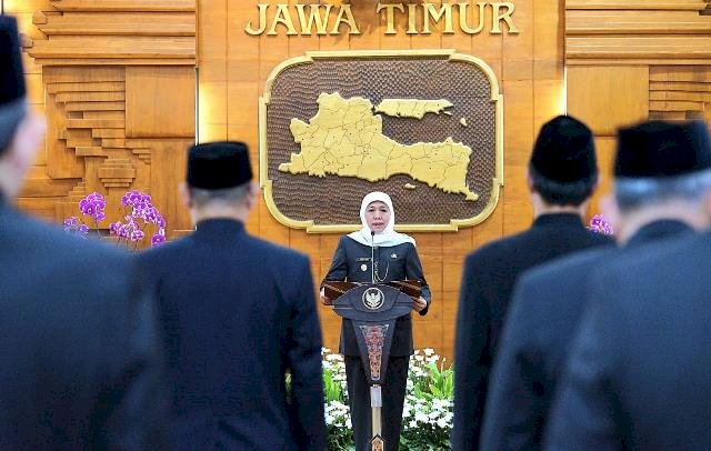 Lantik 11 Pejabat Eselon II dan Kukuhkan Kepala Brida Jatim,  Khofifah :  Jalankan Program 'Birokrasi Berdampak'