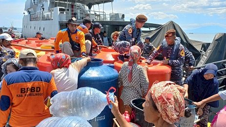 BPBD Distribusikan 35 Ribu Liter Air Bersih ke Gili Ketapang