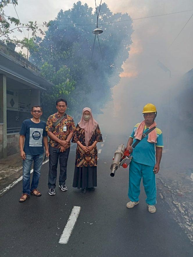 Lurah Sumbersari Lakukan Fogging