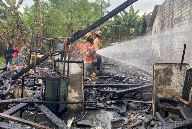 Rumah Petani di Karangan Ludes, Gresik Habis Terbakar