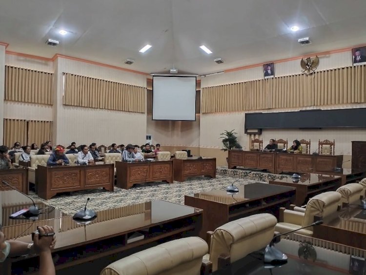 DPRD Banyuwangi Terima Aspirasi Massa Aksi Penolakan Kades Jabat 9 Tahun