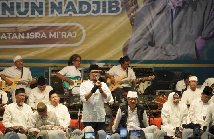 Hadir di Mojokerto, Cak Nun Ceramah Pentingnya Salawat