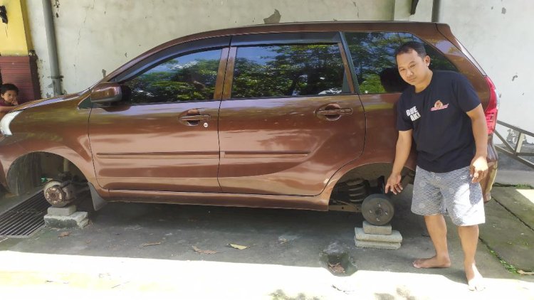 Empat Roda Mobil Dicuri, Diganti Paving