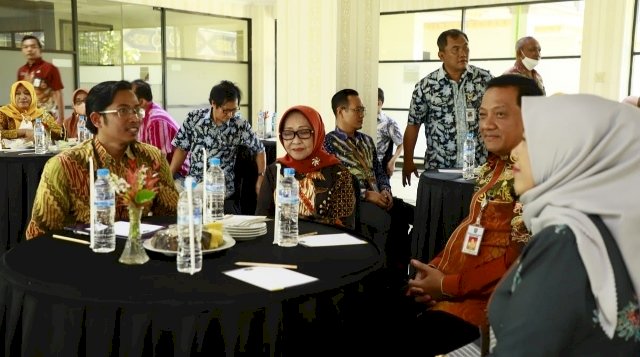 Tingkatkan Kinerja BUMD, Bupati Jombang Hj. Mundjidah Wahab Buka Bimtek