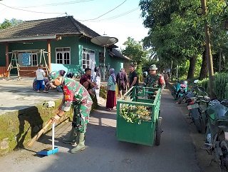 Tiga Orang Babinsa Pelopori Kegiatan Kerja Bakti Sambut Ramadan