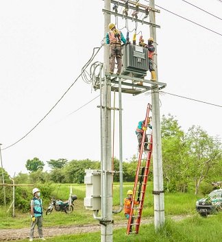 Warga Dusun Polay Situbondo Kini Teraliri Listrik PLN